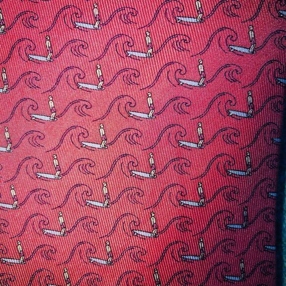 NWT Men's Vineyard Vines 100% Silk Tie Surfer Waves 🌊 - Picture 2 of 4